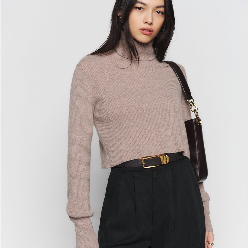 Reformation Luisa Turtleneck
Cashmere Jumper Sweater Oatmeal M
Tan
